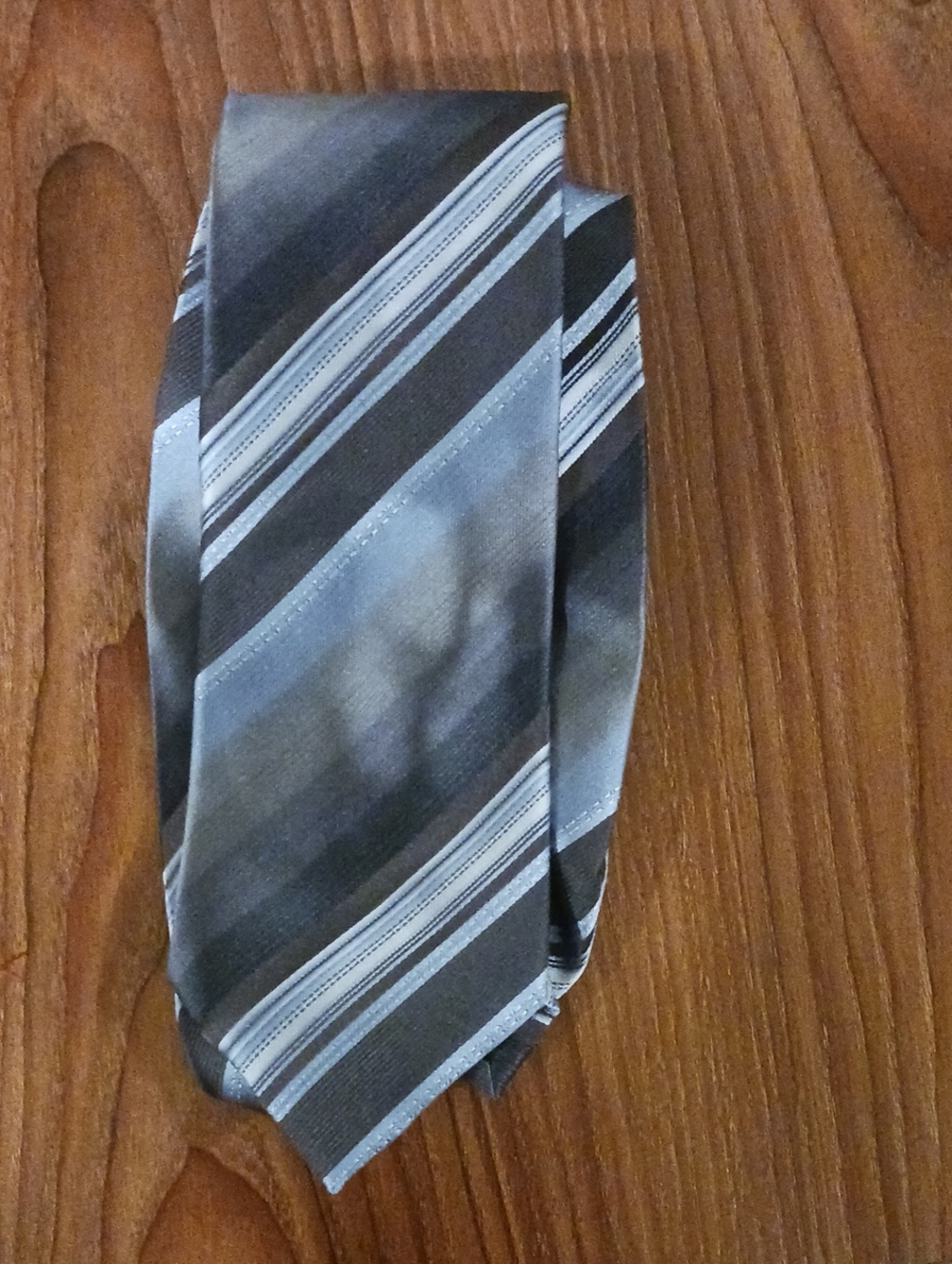 Kenneth Cole Reaction Striped Gray and Black Silk Tie
